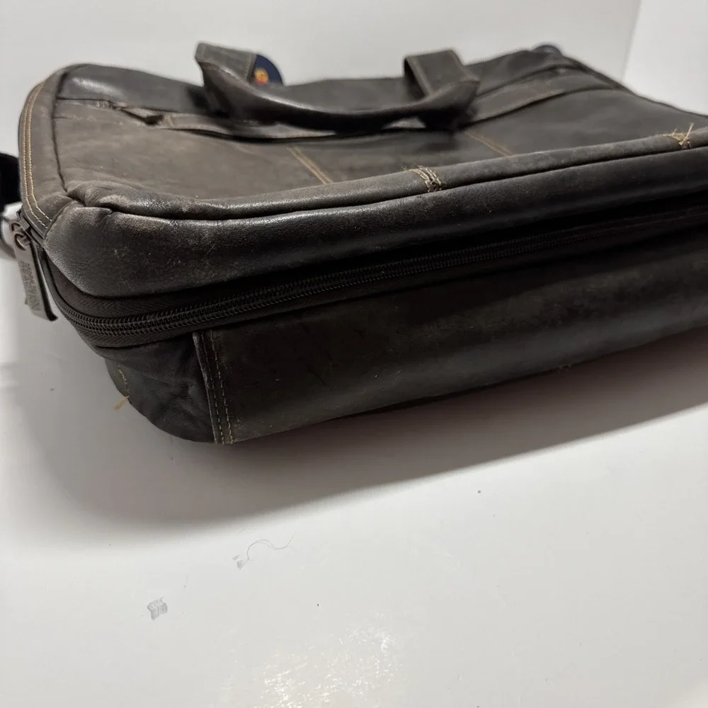Kenneth Cole Reaction Brown Leather Messenger Bag
